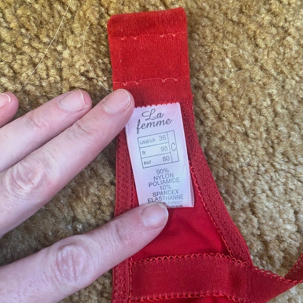 La Femme Red Lingerie Set - Picture 4 of 6